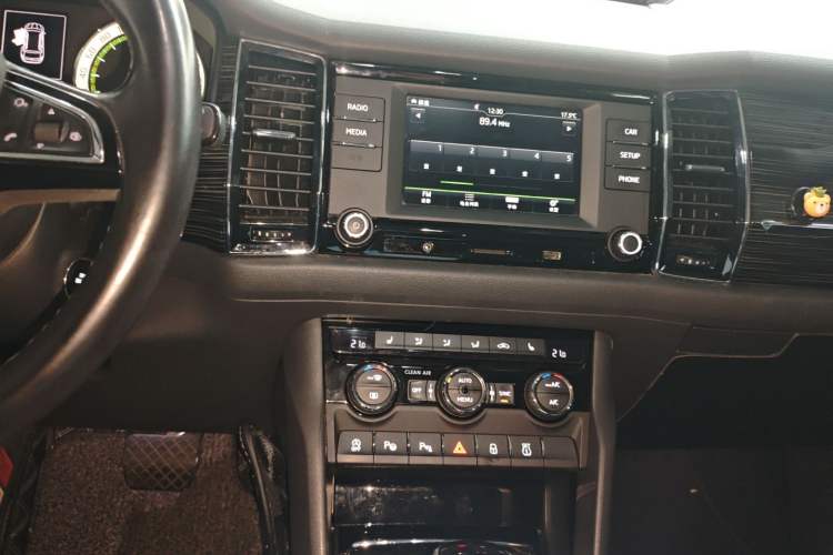 Used Skoda Kodiaq 2017 TSI330 7-Seater Two-Wheel-Drive Luxury Edition Audio And AC Panel