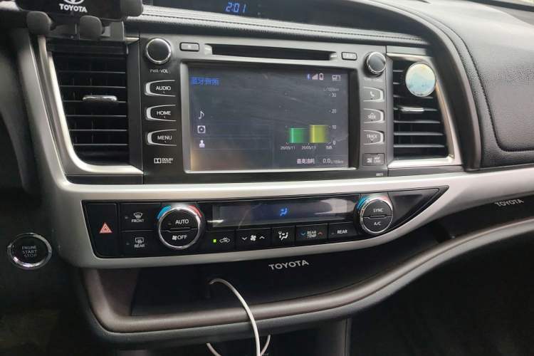Used Toyota Highlander 2015 2.0T Four-Wheel Drive Luxury Navigation Version with 7 Seats
