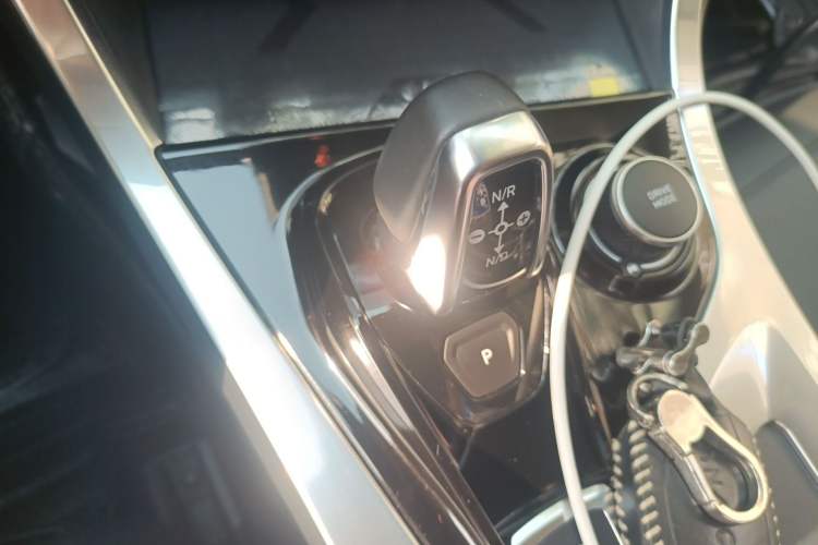 Used Lynk & Co 01 2017 2.0T Four-Wheel Drive Pro Edition Gear Lever