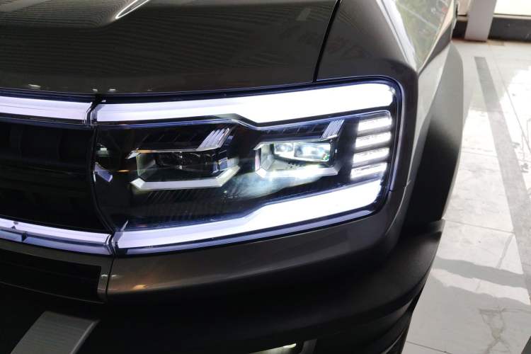 Used Formula Leopard 5 2023 Navigator Edition
