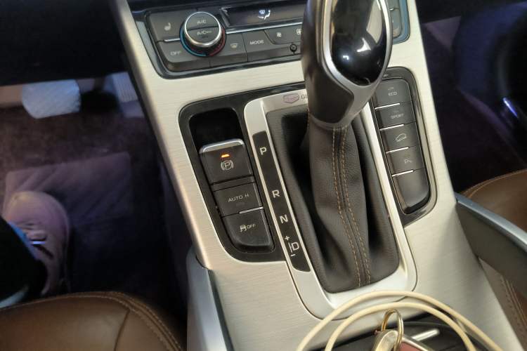 Used Geely Auto Emgrand X7 Sport 2016 1.8TD Automatic ZhiZun Version
