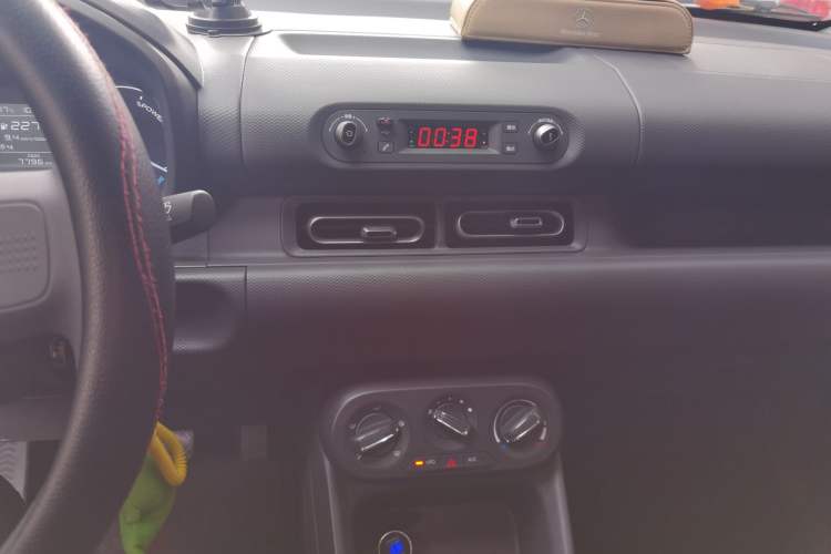 Used Wuling Hongguang New Energy 2024 All-Electric Model 300KM Practical Version Audio And AC Panel