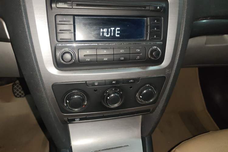 Used Skoda Octavia 2012 1.6L Manual Eado Edition
