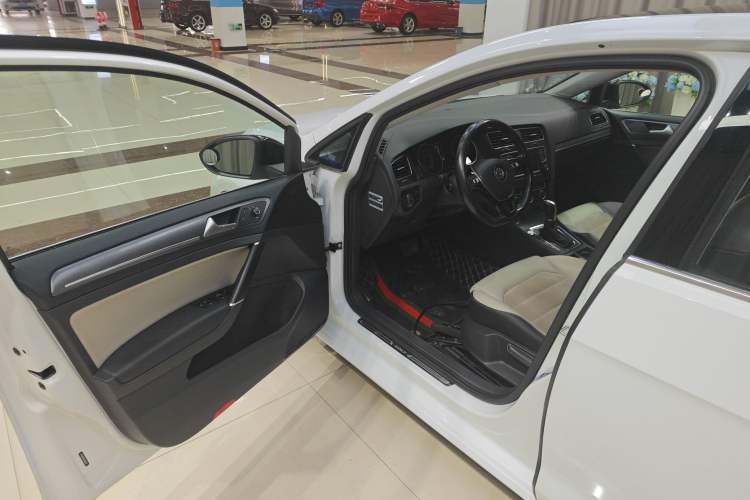 Used Volkswagen Golf 2017 230TSI Automatic Luxury Million-Vehicle Commemorative Edition