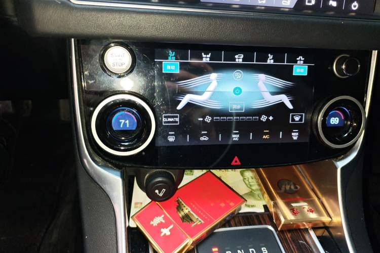 Used Jaguar XFL 2017 XFL 2.0T 240PS Luxury Edition Audio And AC Panel