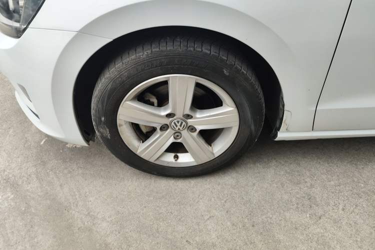 Used Volkswagen Golf Sportsvan 2016 1.6L Automatic Comfort Model Left Front Wheel Hub