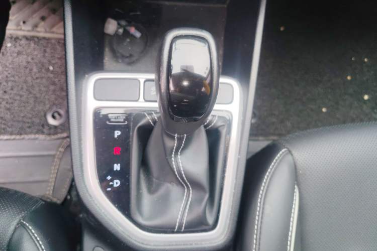 Used Hyundai ix25 2017 1.6L Automatic Smart Version Gear Lever