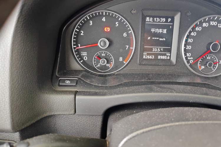 Used Volkswagen Golf 2011 1.4TSI Cross Golf Odometer Close Up