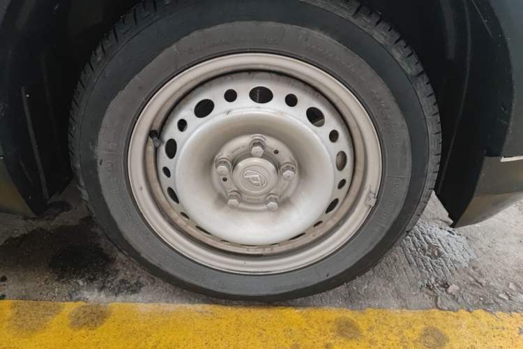 Used SAIC MAXUS EV30 2023 Pure-Electric Smart Logistics Expert with Long Wheelbase—Equipped with CATL Power Battery
