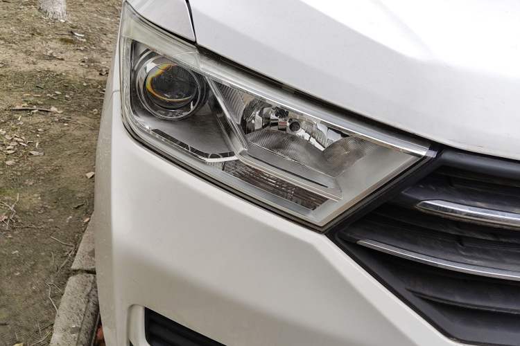 Used Wuling Hongguang 2018 1.5L S Comfort Model L2B Right Front Headlight