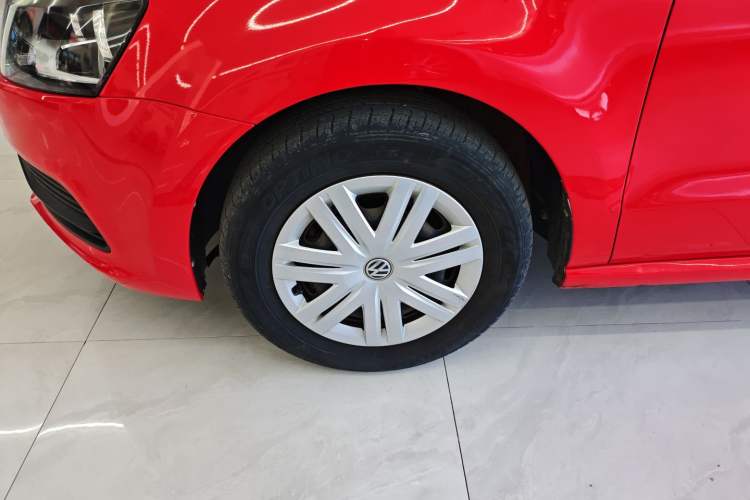 Used Volkswagen Polo 2016 1.4L Automatic Trendy Model Left Front Wheel Hub