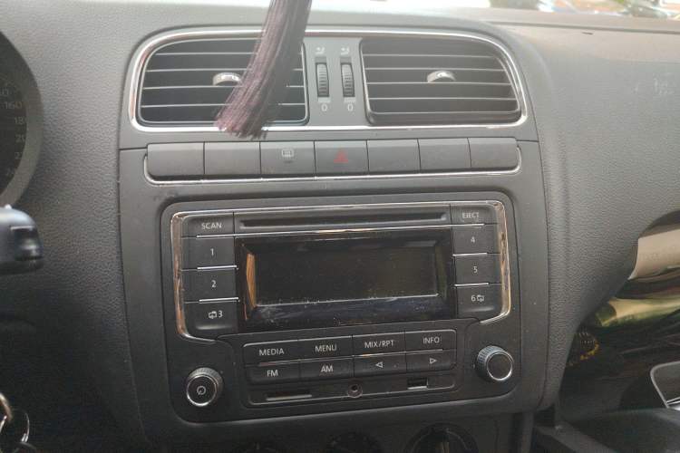 Used Volkswagen Polo 2013 1.6L Automatic Comfort Edition Audio And AC Panel