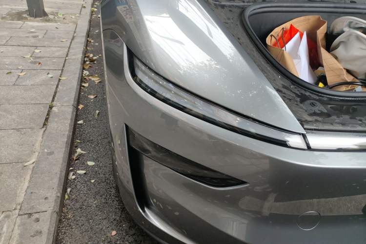 Used Tesla Model Y 2025 Long-Range All-Wheel-Drive Version