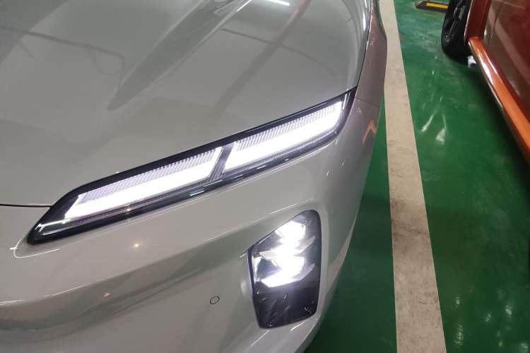 Used Nio ET5T 2025 75 kWh Touring Left Front Headlight