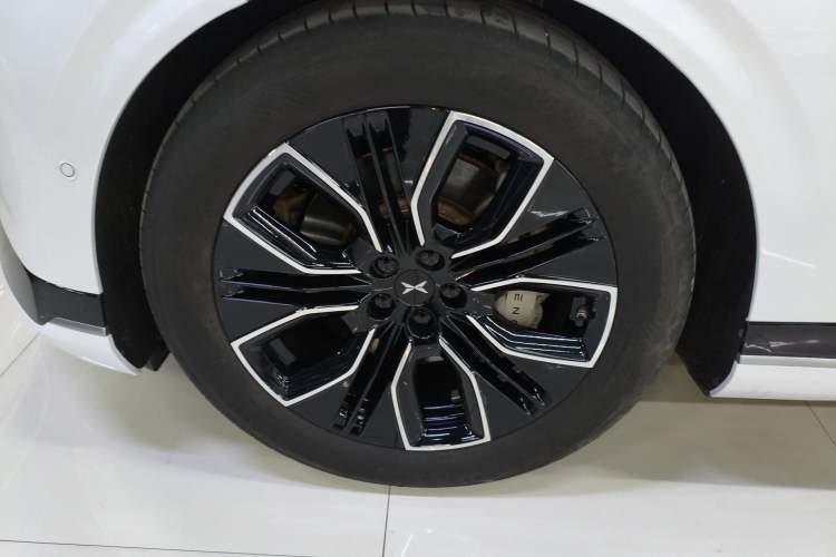 Used XPeng G9 2025 625 Long-Range Max Exterior 4