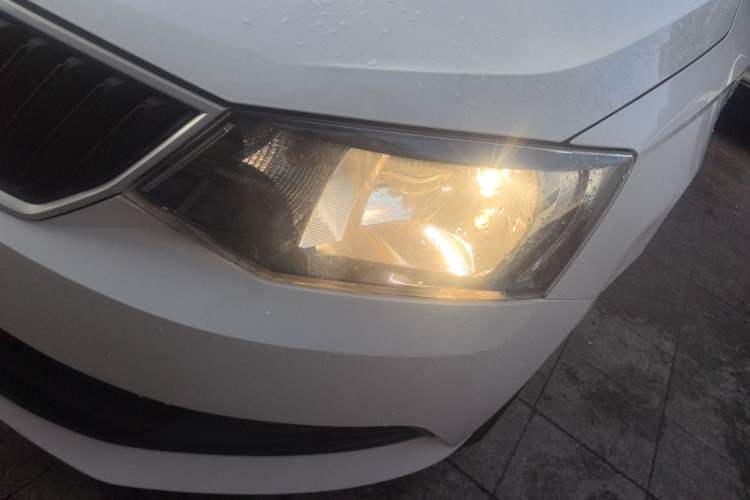 Used Skoda Fabia 2017 1.4L Automatic Car Enjoy Edition
