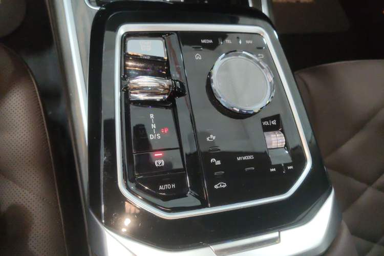 Used BMW 7 Series 2023 735Li M Sport Package Gear Lever