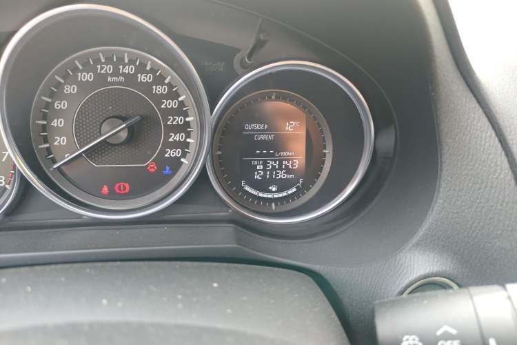 Used Mazda Atenza 2015 2.0L Blue Sky Luxury Edition Odometer Close Up