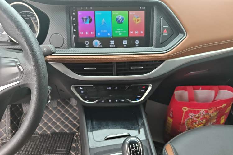 Used Zotye T300 2023 T300L 1.5L Manual Standard Edition