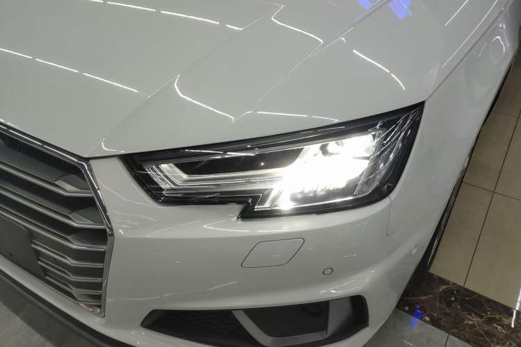 Used Audi A4L 2019 40 TFSI Fashion Version China V