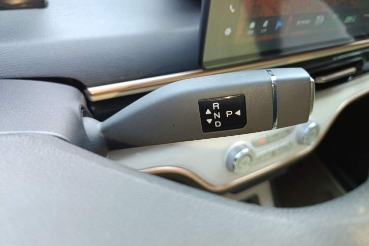 Used Chery QQ Domi 2025 Model 305km Comfort Edition Gear Lever