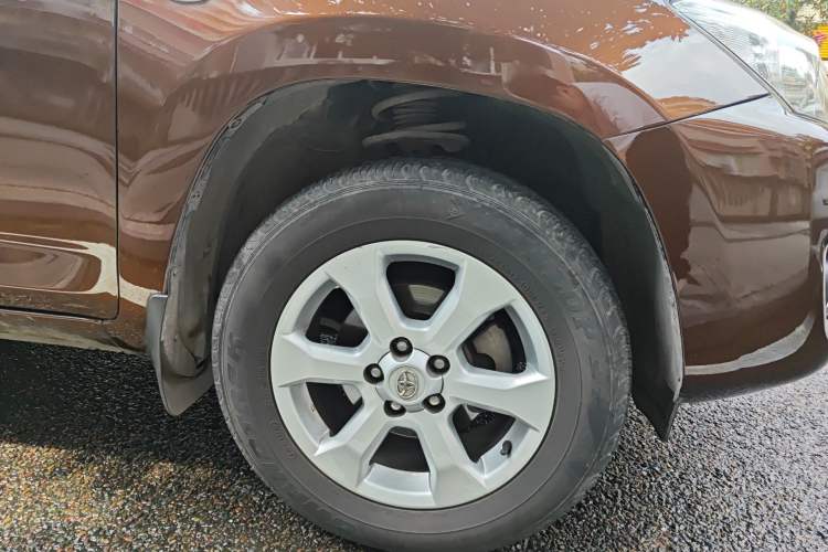 Used Toyota RAV4 2011 2.0L Automatic Classic Edition Right Front Wheel Hub