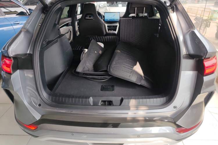 Used BYD Song PLUS New Energy 2025 DM-i Smart Drive 112KM Prestige Model Trunk