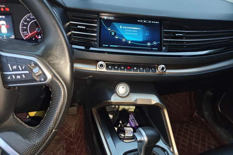 Used Haval H6 2019 2.0 GDIT Automatic Luxury Smart Connectivity Version China V Standard Audio And AC Panel