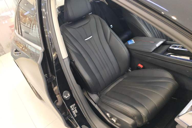 Used Hongqi H5 2024 1.5T DCT Smart Connect Flagship Edition Right Front Seat