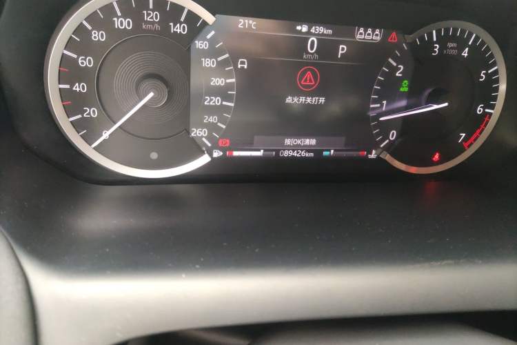 Used Land Rover Discovery Sport 2020 200 PS Family Edition Odometer Close Up