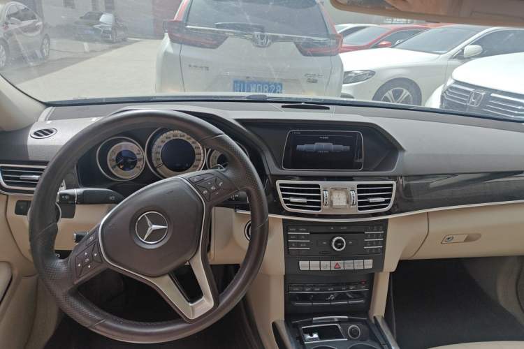 Used Mercedes-Benz E-Class 2015 Facelift E 200 L Sport Edition Gear Lever