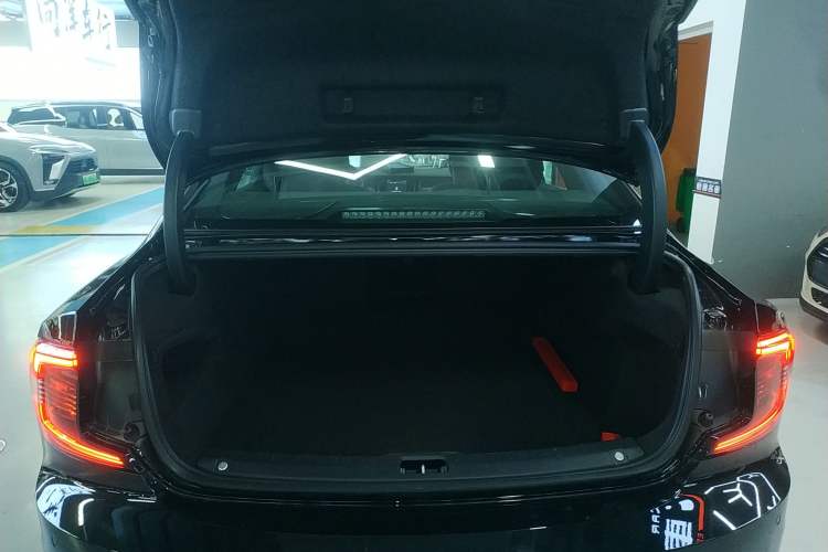 Used Volvo S90 2025 B5 Zhiyi Luxury Edition
