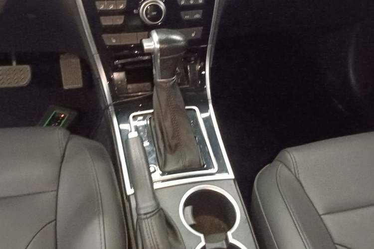 Used Haval H2 2017 Red-Label 1.5T Automatic Two-Wheel Drive Elite Model Gear Lever