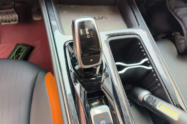 Used Dongfeng Aeolus Yixuan MAX 2023 1.5T Ultra-Stylish Trendsetting Dad Edition