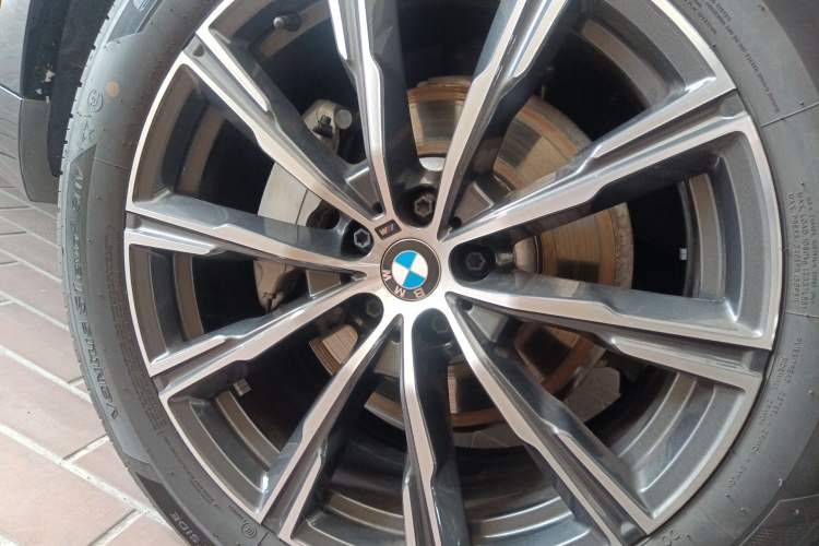 Used BMW X5 2022 Restyled xDrive 30Li M Sport Package Right Front Wheel Hub