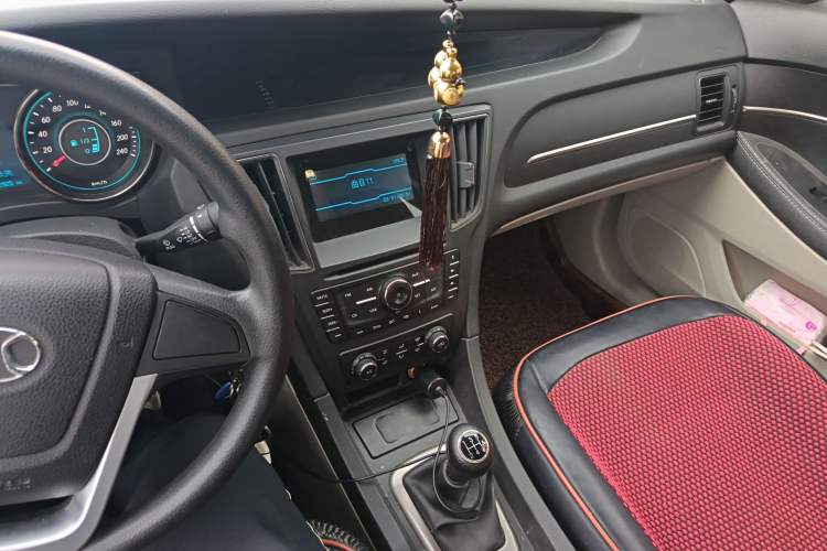 Used BAIC Senova D50 2014 1.5L manual standard version
