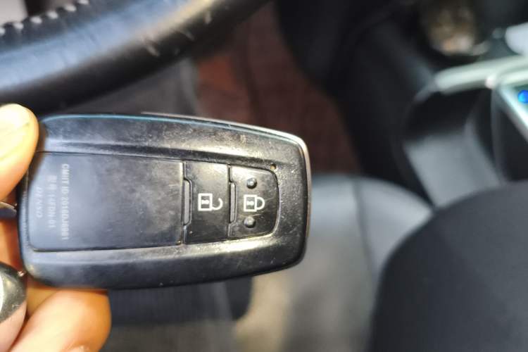 Used Toyota Prado 2019 3.5L Automatic TX-L Deluxe Edition with Rear-Mounted Spare Tire Vehicle Key