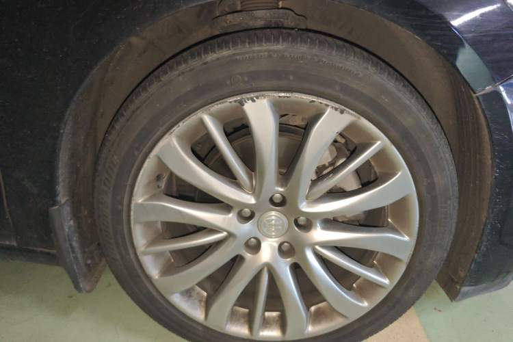 Used Buick LaCrosse 2018 28T Luxury Model Right Front Wheel Hub