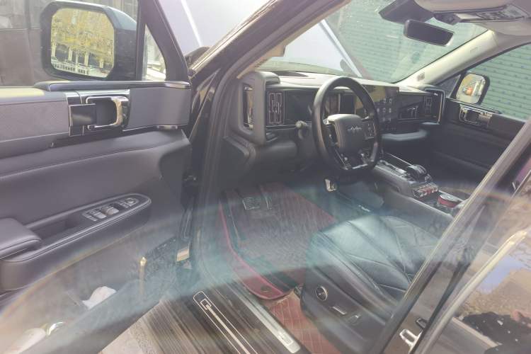 Used Formula Leopard 5 2023 Navigator Edition
