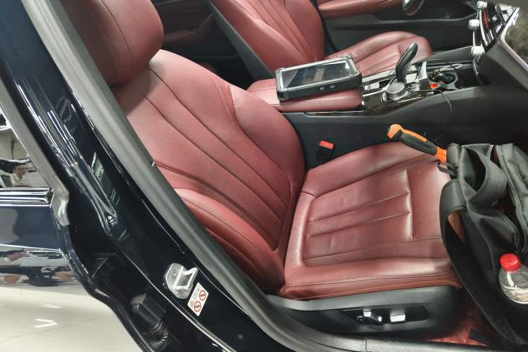 Used BMW 5 Series 2018 Restyled 530Li Leading Edition M Sport Package Right Front Seat