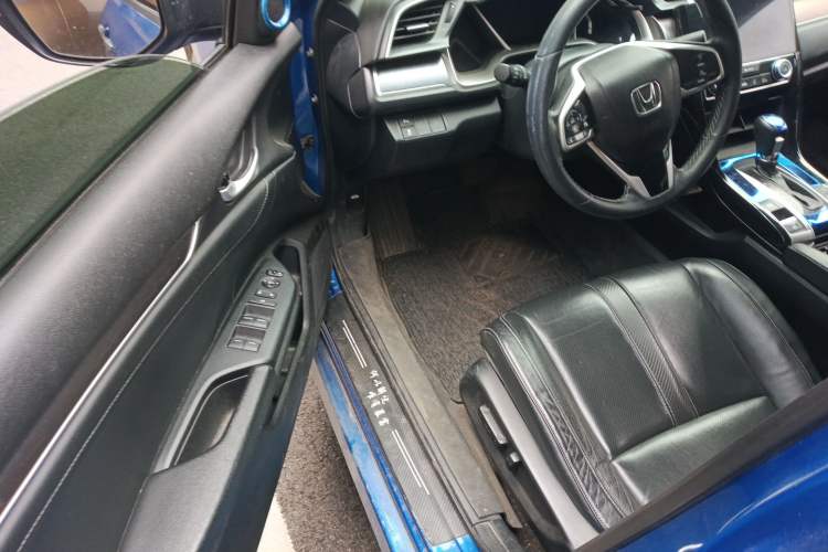 Used Honda Civic 2016 220TURBO CVT Prestige Edition Driver Seat