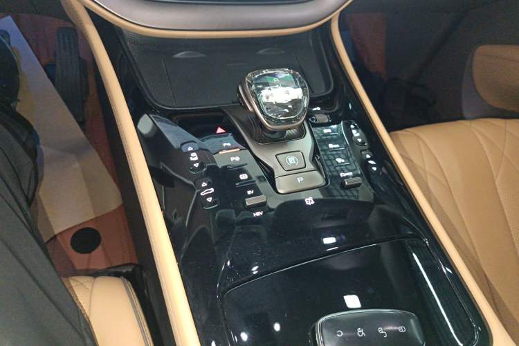 Used Denza D9 2022 DM-i 970 Four-Wheel Drive Flagship Model