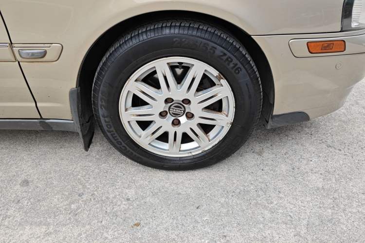 Used Volvo S80 2004 2.5T
