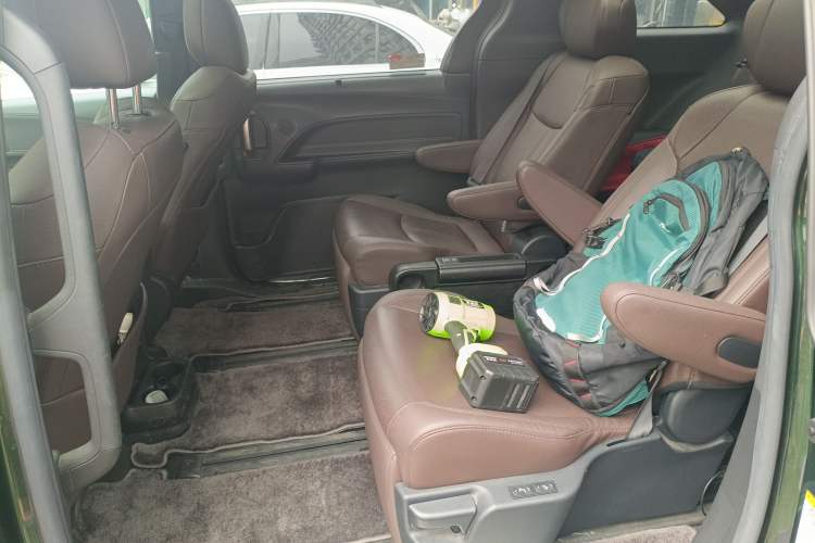 Used Toyota SIENNA 2021 2.5L Hybrid Platinum Edition Left Rear Seat