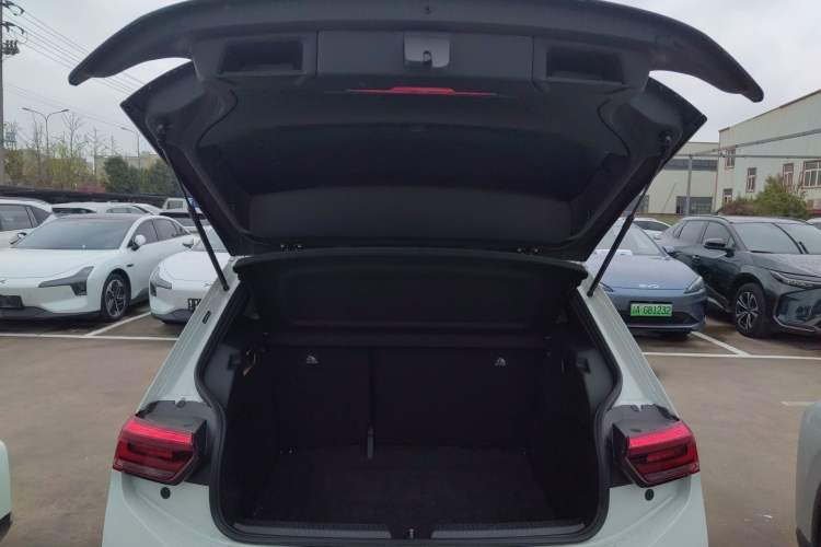 Used Volkswagen ID.3 2025 Smart Version Pure & Intelligent Enjoyment Edition Trunk