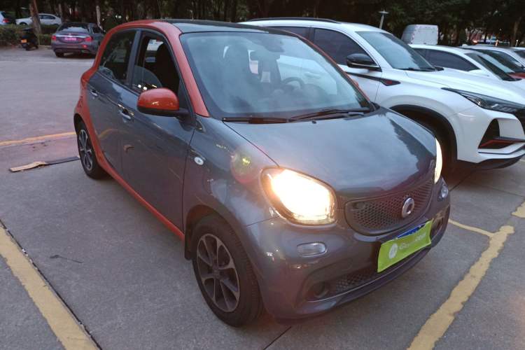Used smart forfour 2016 1.0L 52 kW Passion Edition
