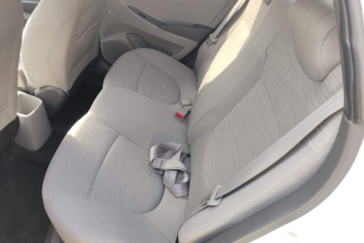 Used Hyundai Verna (older generation) 2016 1.4L Automatic Smart GLS Left Rear Seat