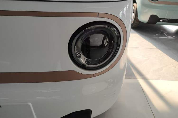 Used Geely Galaxy Panda 2024 Panda Mini 200km Endurance Bear Left Front Headlight