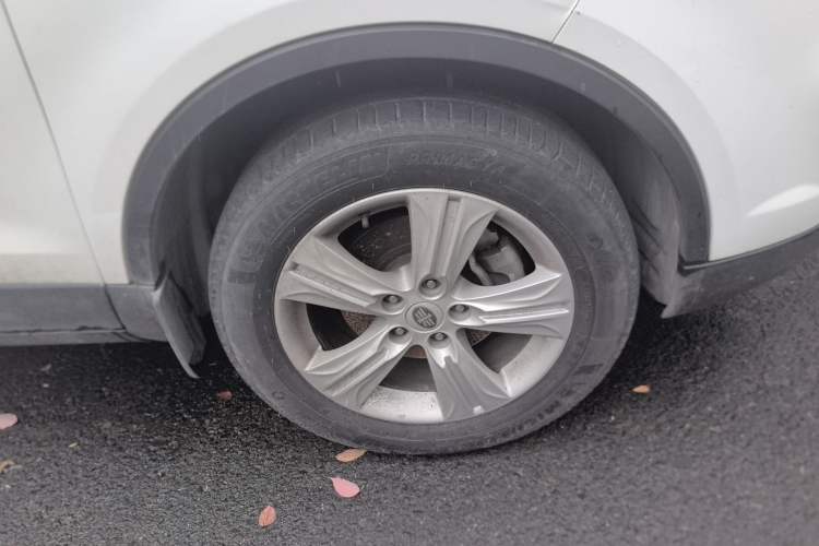 Used Bestune X80 2015 1.8T Automatic Luxury Model Right Front Wheel Hub