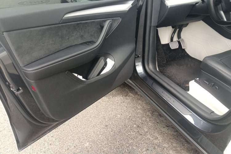 Used Tesla Model Y 2024 Long-Range All-Wheel-Drive Version